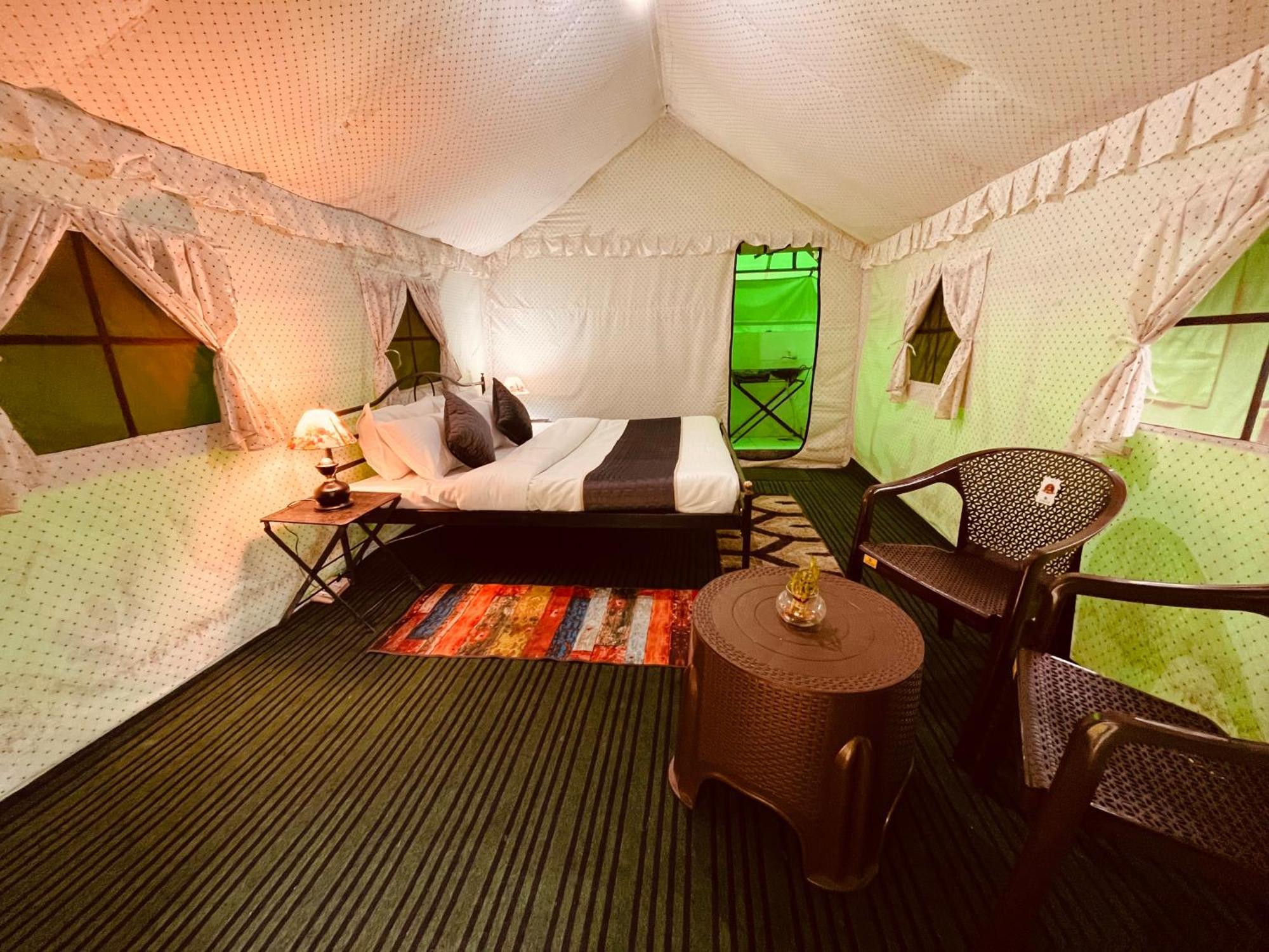 Himalayan Riverside Swiss Cottage Tents, Manali מראה חיצוני תמונה