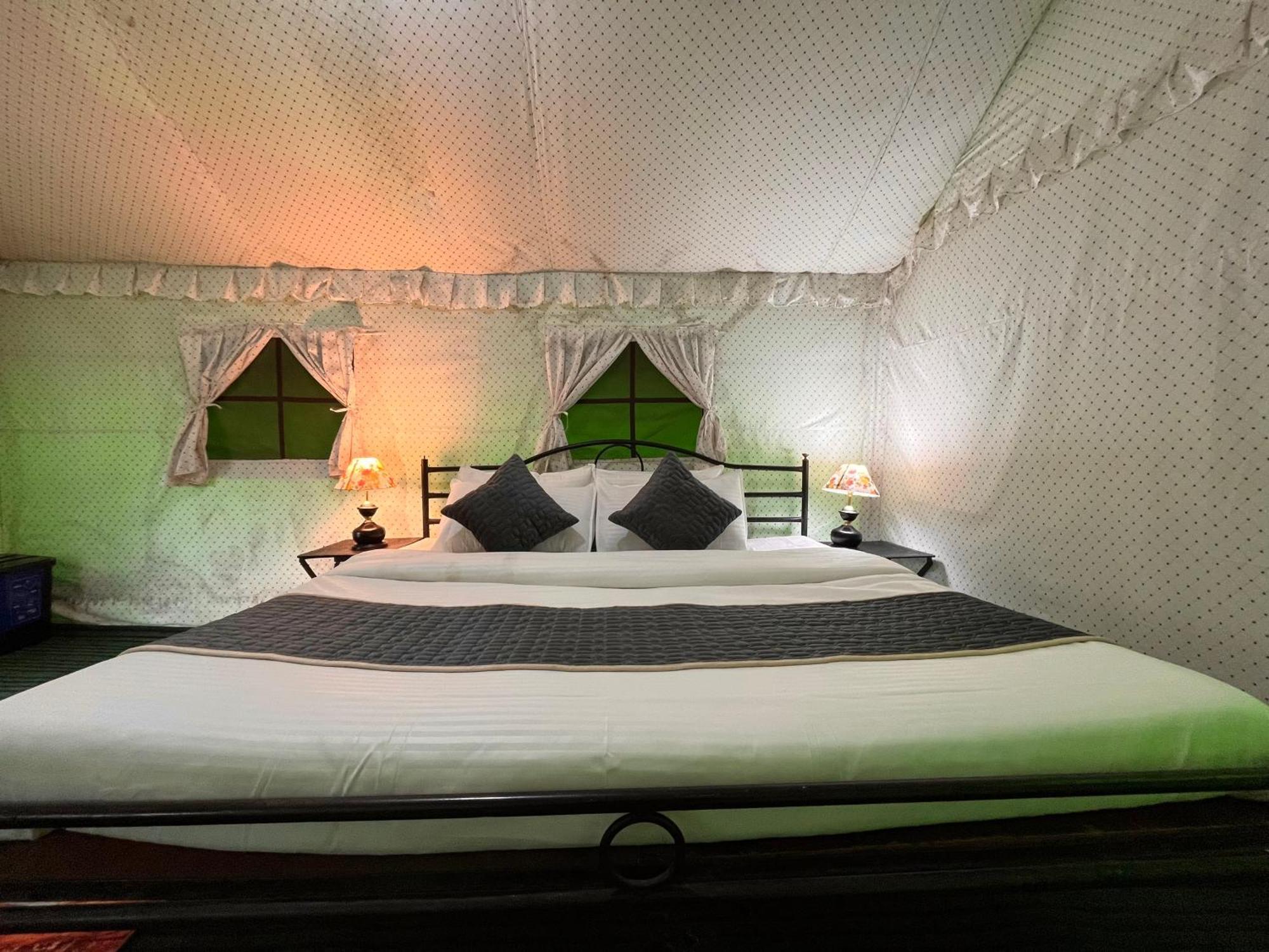 Himalayan Riverside Swiss Cottage Tents, Manali מראה חיצוני תמונה