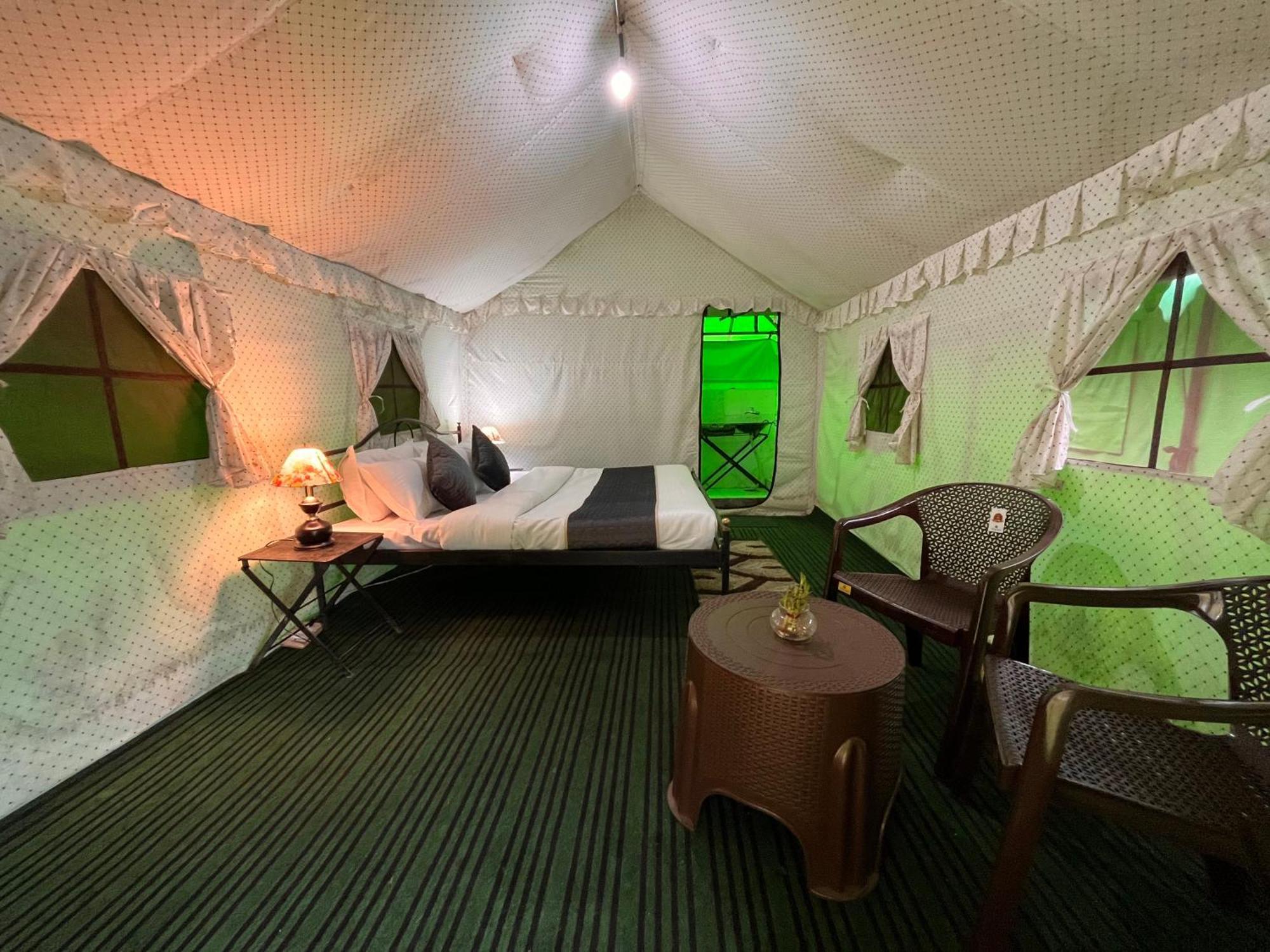 Himalayan Riverside Swiss Cottage Tents, Manali מראה חיצוני תמונה